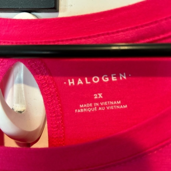 B5.22. NWT Halogen crewneck tank styled with a keyhole back and high-low hem - Picture 3 of 3